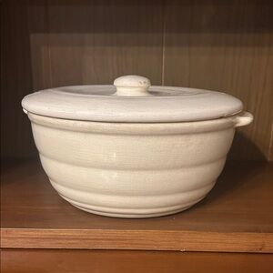 Elegant Cream Ceramic Bowl with Lid